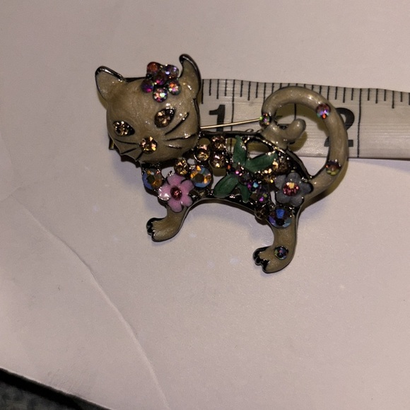Floral Cat Brooch with Colorful Rhinestones Could be used as a necklace
Adorable - Picture 7 of 7